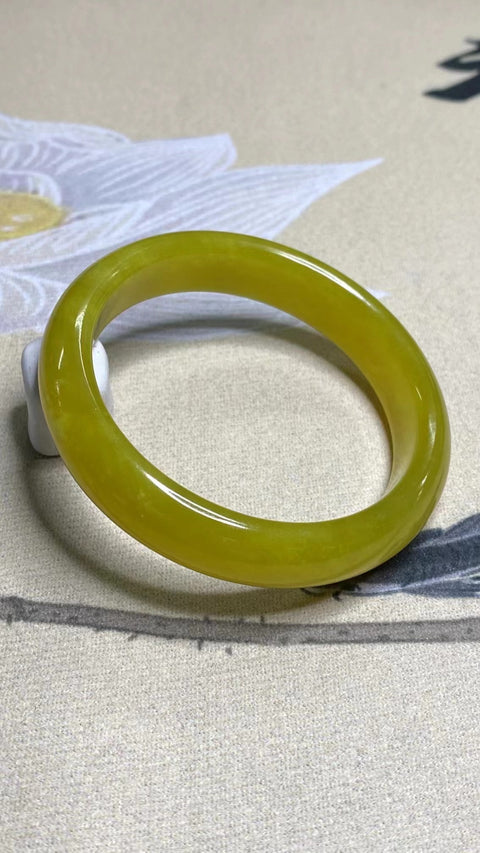 Gelang Bunga Emas Giok Cui Giok Alami Ukuran 50-52mm Ukuran 51.5mm Lebar Sisi 11.9mm Giok terjadi secara alami Pola acak termasuk pajak pengiriman