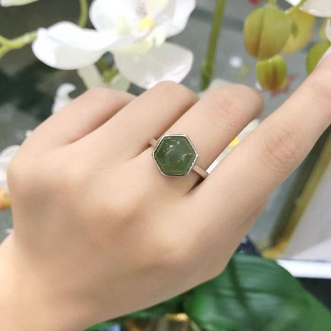 🌸【Cincin Hexagon】 Hexagon Giok Hetian Alami, warna cerah dan hidup, bertatahkan perak sterling untuk retensi warna yang tahan lama, termasuk biaya pengiriman dan pajak