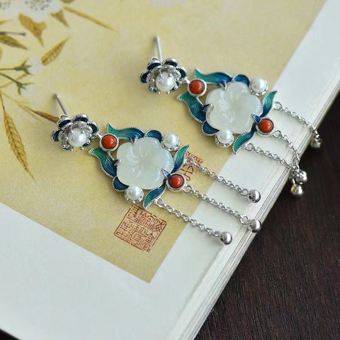 7519 Anting Enamel Bunga Plum Giok Hetian Giok Alami yang terbuat dari perak 925 Ukuran 12 * 12mm Giok bersih, halus dan hangat Gayanya indah dan apik.