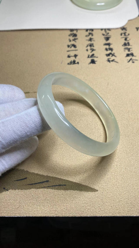 Gelang Mulut Besar Bawah Es Giok Cui Giok Halus Ukuran 65-67mm Ukuran 66.5mm Lebar Sisi 13.2mm Giok terjadi secara alami Pola acak Pajak Pengiriman Termasuk