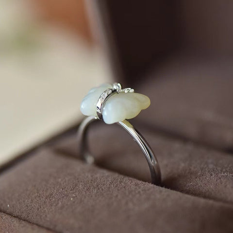 1584 Cincin Kupu-kupu Giok Hetian Giok Alami Ukuran 10 * 12mm Giok baik-baik saja dan hangat, gaya yang indah, sudah termasuk pajak pengiriman.