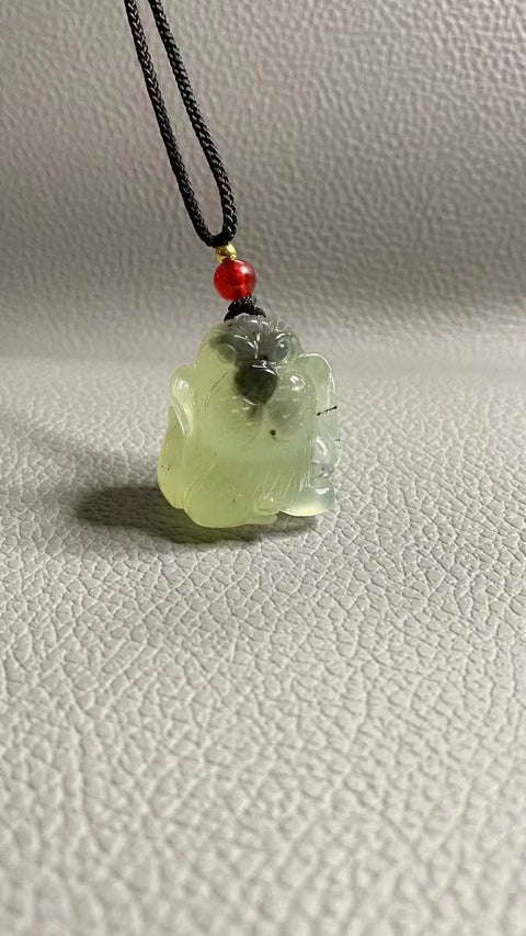 Liontin Anak Anjing Giok Halus Ukuran 26 * 22mm Buatan tangan dan diukir dengan tangan Termasuk ongkos kirim dan pajak.