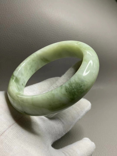 Gelang Cui Giok Minyak Cui Tua Ukuran 61-63mm Ukuran 62.3mm Lebar 17.5mm Giok terjadi secara alami Pola acak Termasuk pajak pengiriman.