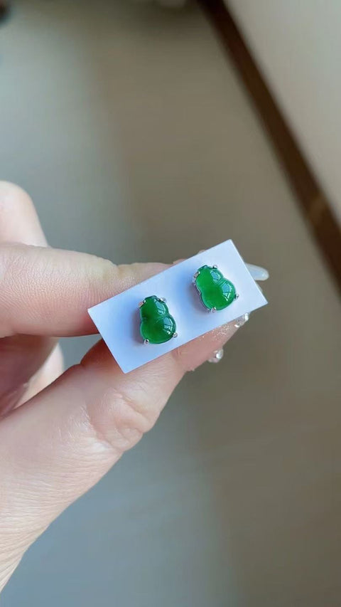 Anting-anting Labu Giok Guatemala Alami yang terbuat dari perak 925 dengan batu giok utuh, termasuk ongkos kirim dan pajak.