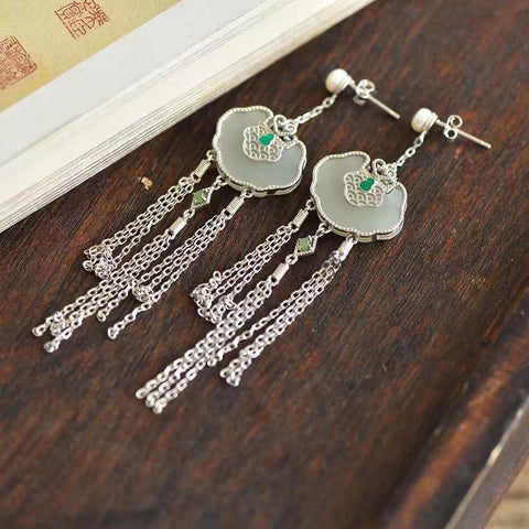 7048 Anting Rumbai Kunci Jasper Ruyi Alami dengan Mutiara yang Dibuat dari 925 Perak; Gioknya bersih dan halus, gayanya sederhana dan elegan, sudah termasuk pajak pengiriman.