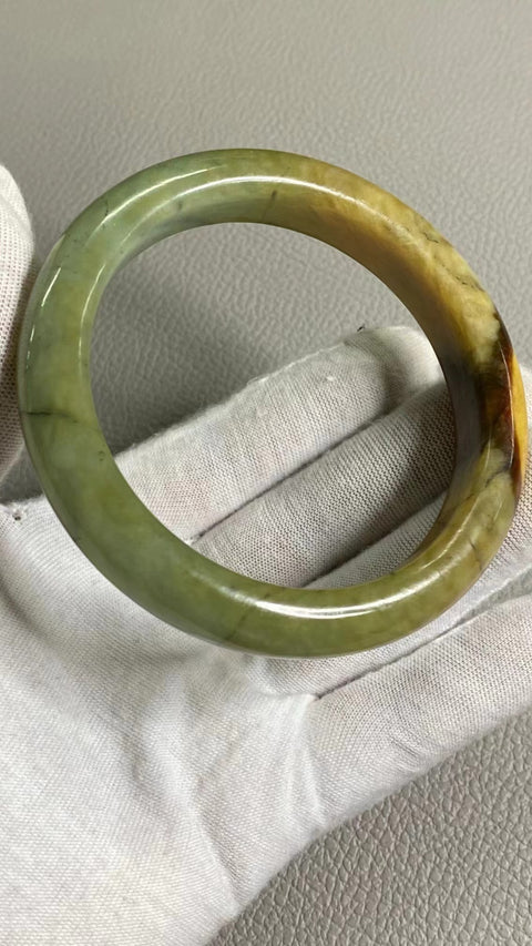 Gelang Giok Bunga Giok Cui Fine Jade Ukuran 65-67mm Ukuran 66.5mm Lebar Sisi 13.8mm Giok terjadi secara alami Pola acak termasuk pajak pengiriman