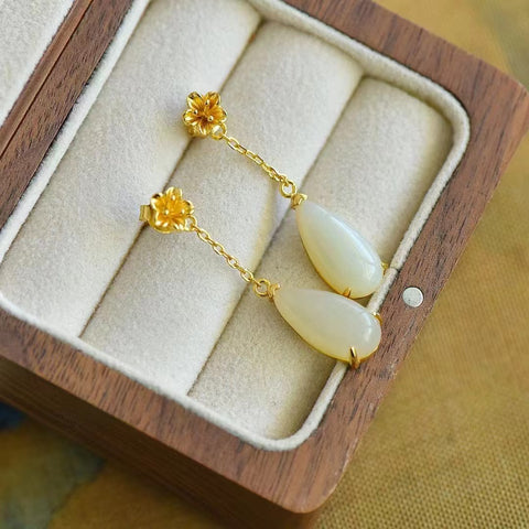 2090-2 Anting Giok Hetian Alami yang terbuat dari perak 925. Gioknya bersih, halus dan hangat, serta gayanya yang indah. Biaya pengiriman dan pajak sudah termasuk.