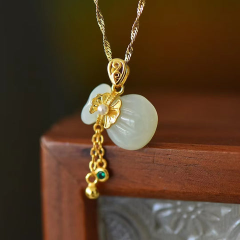 3346-2 Kalung Tas Uang Ginkgo Giok Hetian Giok Alami 925 Tatahan Perak Ukuran 12 * 16mm Giok bersih, halus dan hangat, dan gayanya baru dan unik sudah termasuk pajak pengiriman.