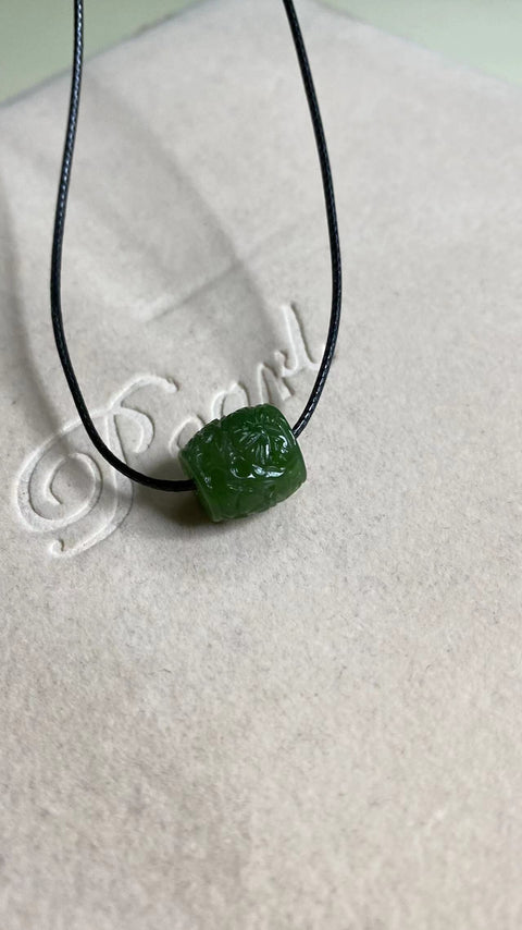 Giok Giok Manik-manik Pembawa Jasper Alami bersih, halus dan hangat, diukir dengan tangan Ukuran 13 * 12.2mm Pengiriman dan pajak sudah termasuk.