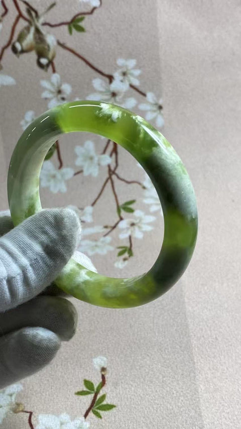 Gelang Gelang Milkcap Titi Giok Hijau Cui Giok Alami Ukuran 56-58mm Ukuran 57.7mm Lebar Samping 12.3mm Giok semuanya terjadi secara alami Pola acak termasuk pajak pengiriman