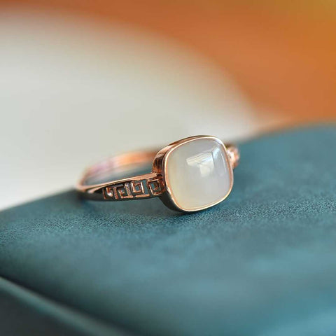 Cincin Giok Hetian Alami yang terbuat dari perak 925, giok yang bersih, halus dan hangat, gaya baru, ukuran 8 * 8mm, sudah termasuk ongkos kirim dan pajak.