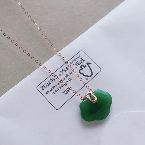 Kalung Jasper Alami Ukuran 13 * 17mm Giok bersih, halus dan hangat dengan pengaturan emas 18 karat Pajak pengiriman sudah termasuk Pajak pengiriman sudah termasuk.
