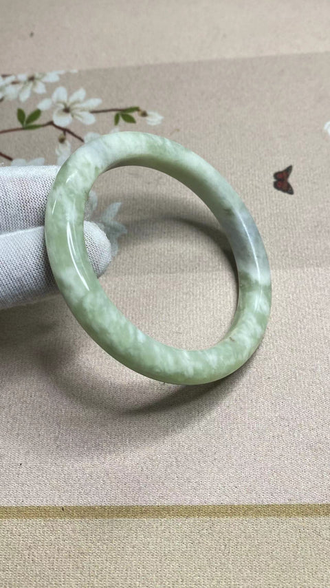 Gelang Giok Cui Fine Ukuran 58mm Ketebalan batang 9.9mm Giok terjadi secara alami Pola acak Termasuk ongkos kirim dan pajak