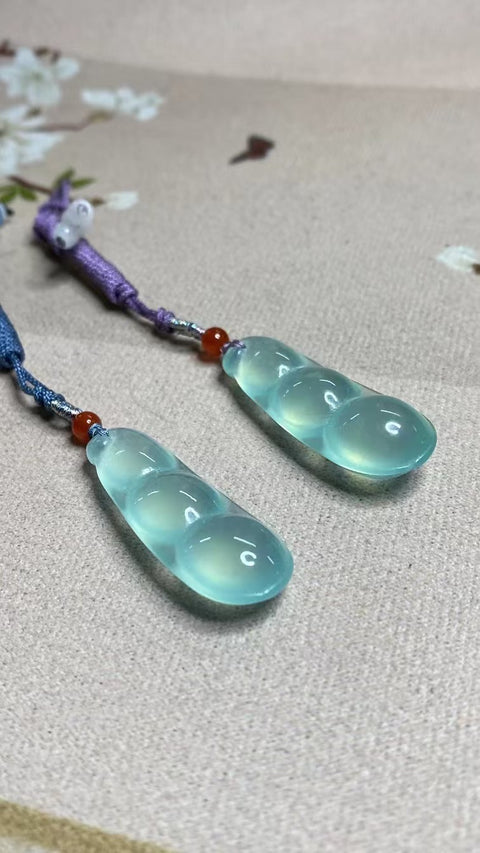 Liontin Kacang Empat Musim Giok Cui Jade Alami Ukuran 38 * 13mm Giok baik-baik saja dan hangat, gaya yang indah, sudah termasuk pajak pengiriman.