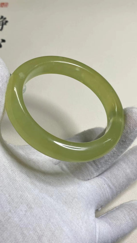 Gelang Kuning Mentega Ayam Giok Cui Giok Alami Ukuran 57-59mm Ukuran 58.7mm Sisi 12.6mm Batu giok terbentuk secara alami dan polanya acak Sudah termasuk ongkos kirim dan paj