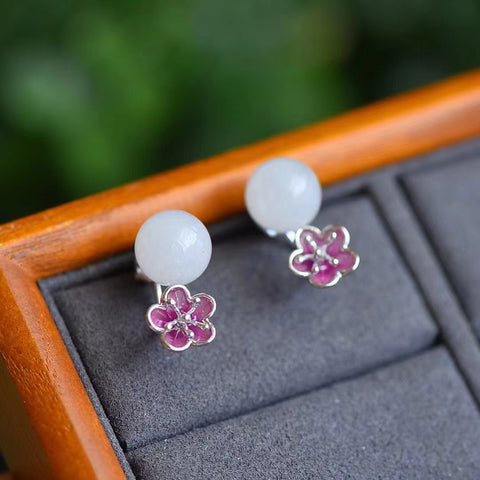 Set Bunga Persik Giok Hetian Giok Alami 925 Kalung Perak + Anting + Cincin Giok ini bersih dan halus, gayanya klasik dan serbaguna, sudah termasuk pajak pengiriman.