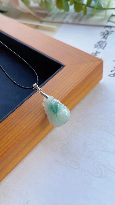 Liontin Labu Jadeite Alami Semua baik-baik saja dengan keberuntungan terbaik Bahan lubang tua Bahan dasar perak 925 tatahan perak halus dan hangat Ukuran 2.1 * 1.5mm Termasuk ongkos kirim dan pajak