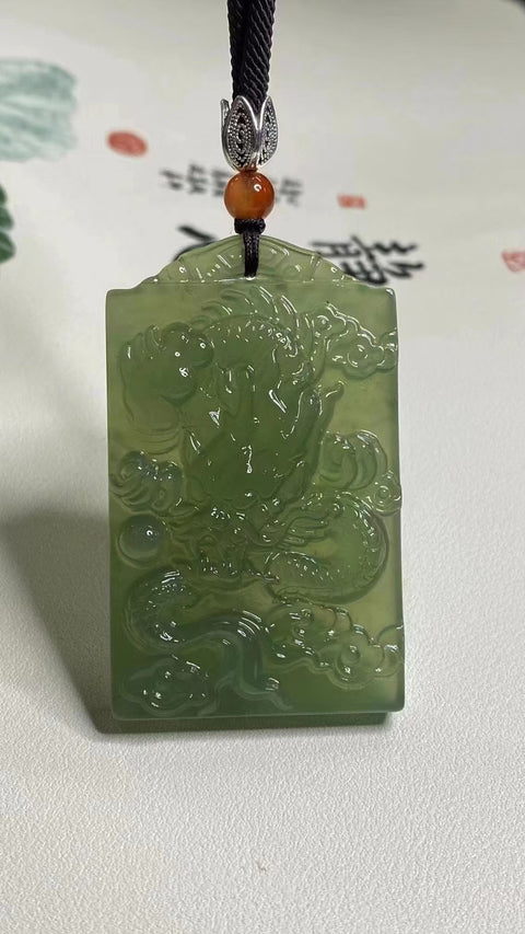 Giok Cui Giok Hijau Penuh Kajian Naga Shengshi Ukuran 60 * 36mm Giok bersih, halus dan hangat Sudah termasuk pajak pengiriman.