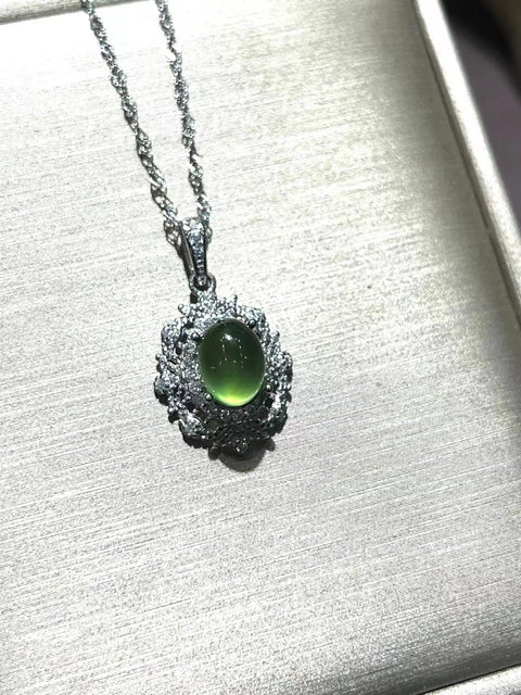 Kalung Giok Alami Ukuran 8.5 * 6.5mm Ditetapkan dalam 925 Perak Giok bersih dan baik-baik saja Termasuk pajak pengiriman.