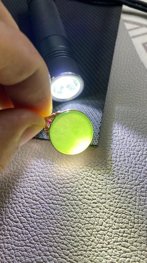 Batu giok bulat jasper alami Giok bersih, halus dan hangat Ukuran 20mm Tebal 3.6mm Pengiriman dan pajak sudah termasuk.