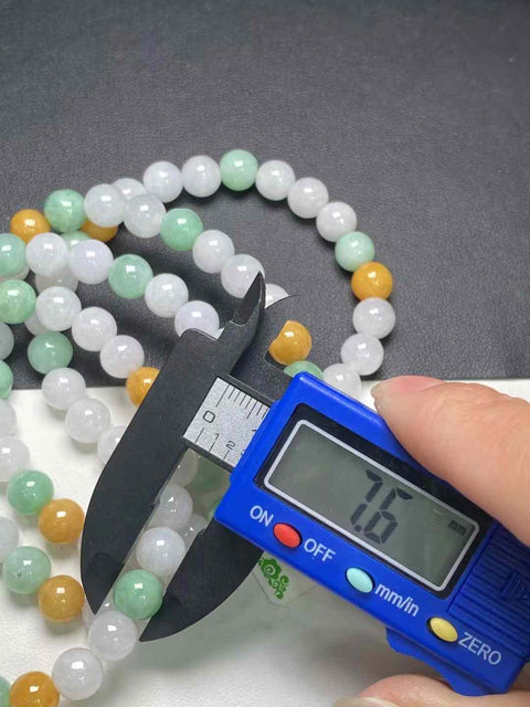 Gelang Tiga Warna Batu Giok Alami Penuh dengan air, batu gioknya halus dan hangat, warnanya indah, ukurannya seperti yang ditunjukkan Termasuk pajak pengiriman.