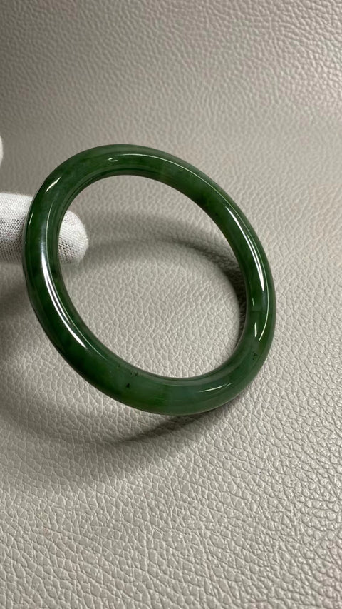 Gelang Gelang Giok Hetian Jade Jasper Loach Ukuran 61-63mm Ukuran 62.8mm Lebar Samping 8.6mm Batu giok semuanya terjadi secara alami Pola acak termasuk pajak pengiriman.