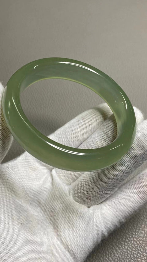 Gelang Hijau Es Giok Cui Giok Alami Ukuran 59-61mm Ukuran 60.3mm Lebar Samping 14.7mm Giok terjadi secara alami Pola acak termasuk pajak pengiriman