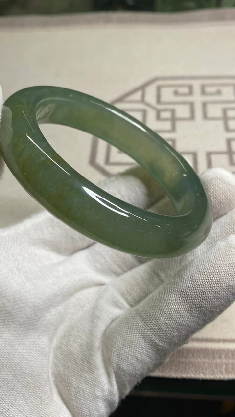 Gelang Air Biru Gelang Batu Giok Cui Bunga Giok Biru Ukuran 57-59mm Ukuran 58.4mm Lebar Sisi 13.6mm Batu giok semuanya muncul secara alami Pola acak Sudah termasuk pajak pengiriman.