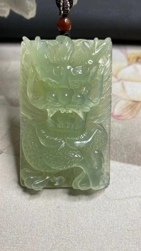 Liontin naga giok alami yang diukir dengan tangan Ukuran 68 * 42mm Giok bersih, halus dan hangat Termasuk ongkos kirim dan pajak.