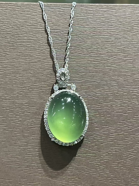 Liontin Giok Alami dengan Telur Hijau Ukuran 20,5 * 15,5 mm Ditetapkan dalam 925 Perak Giok bersih, halus dan hangat Termasuk ongkos kirim dan pajak.