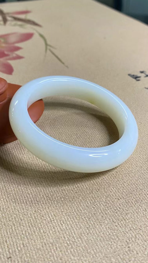 Gelang Giok Cui Alami Ukuran 53-55mm Ukuran 54.2mm Lebar Sisi 12.8mm Giok terjadi secara alami Pola acak Pajak pengiriman sudah termasuk.