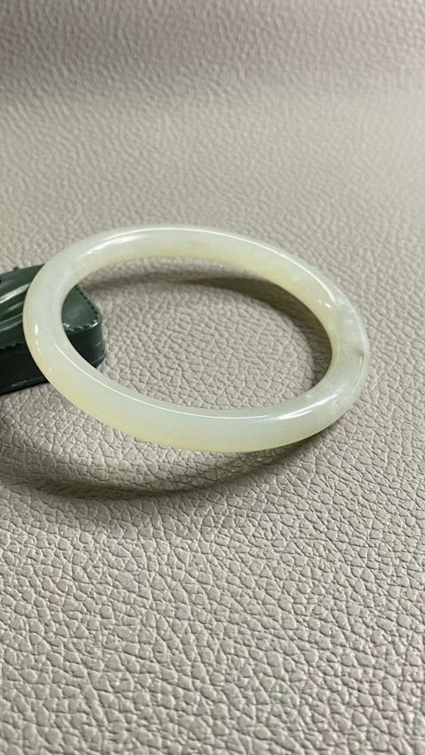 Gelang Cahaya Bulan Putih Giok Cui Giok Alami Ukuran 55-57mm Ukuran 56.7mm Giok semuanya terjadi secara alami Pola acak termasuk pajak pengiriman