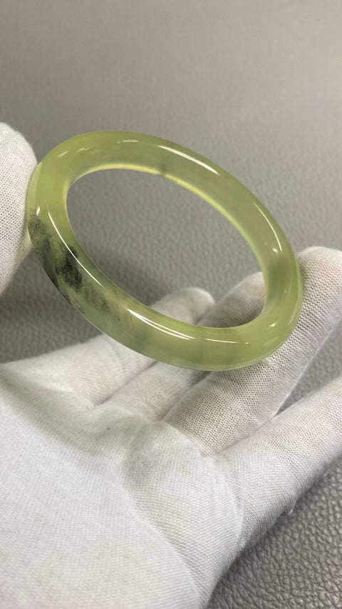 Gelang Tinta Warna Musim Semi Giok Cui Giok Alami Ukuran 55-57mm Ukuran 56.2mm & nbsp; Lebar Sisi 10mm Giok adalah semua yang terjadi secara alami Pola acak Pajak Pengiriman sudah termasuk.