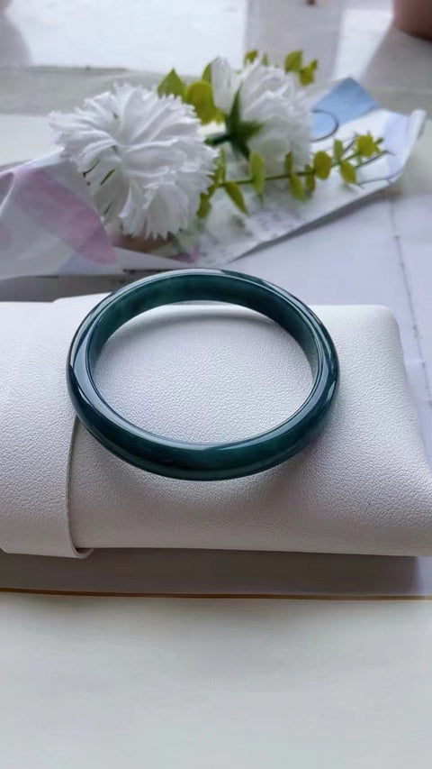 Gelang Batu Giok Air Biru Alami Pola yang indah Batu giok yang bersih, halus dan hangat Ukuran 56mm Batu giok yang terbentuk secara alami Pola acak termasuk pajak pengiriman