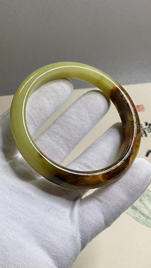 Gelang Giok Bunga Giok Cui Giok Alami Ukuran 64-66mm Ukuran 65.2mm Lebar Sisi 12.6mm Giok terjadi secara alami Pola acak Pengiriman dan pajak sudah termasuk.
