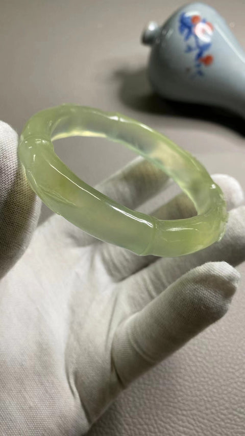 Gelang Ukiran Bambu Giok Cui Giok Alami Ukuran 59-61mm Ukuran 60.5mm Lebar Sisi 13mm Giok terjadi secara alami Pola acak Pengiriman dan pajak sudah termasuk.