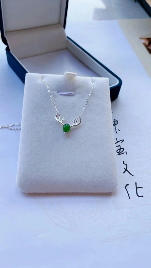 Kalung Nan Hong Alami 925 pengaturan perak Warna yang indah Ukuran 8 * 5mm Giok bersih dan baik-baik saja Pajak pengiriman sudah termasuk.