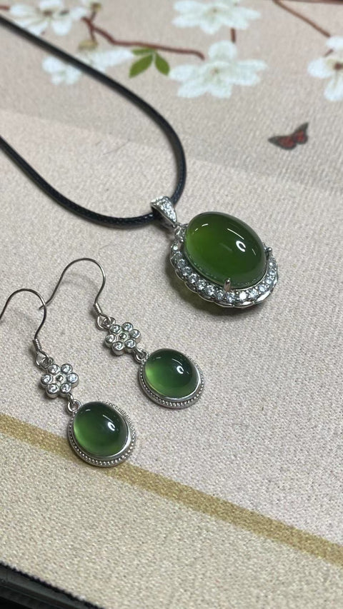 Set Giok Alami 925 Kalung Perak Kalung 18 * 13mm Anting 8 * 10mm Giok baik-baik saja dan hangat, gaya yang indah, sudah termasuk pajak pengiriman.