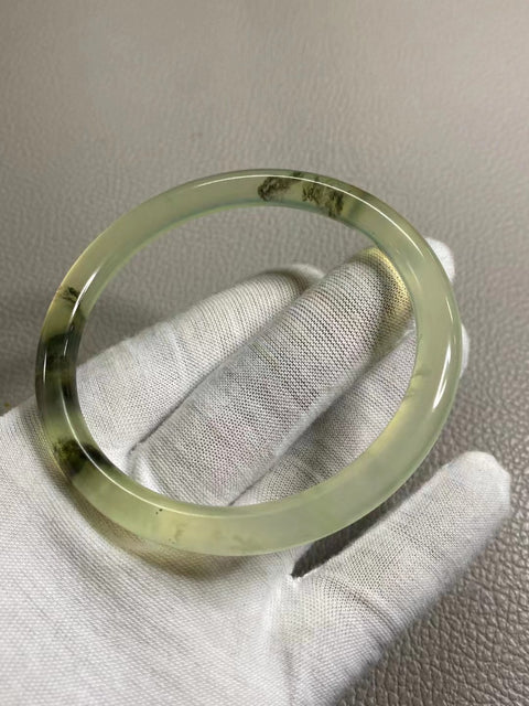 Gelang Lukisan Pemandangan Es Es Hijau Cui Jade Alami Ukuran 63-65mm Ukuran 64.5mm Lebar Sisi 7.5mm Giok adalah semua yang terjadi secara alami Pola acak Termasuk pajak pengiriman.