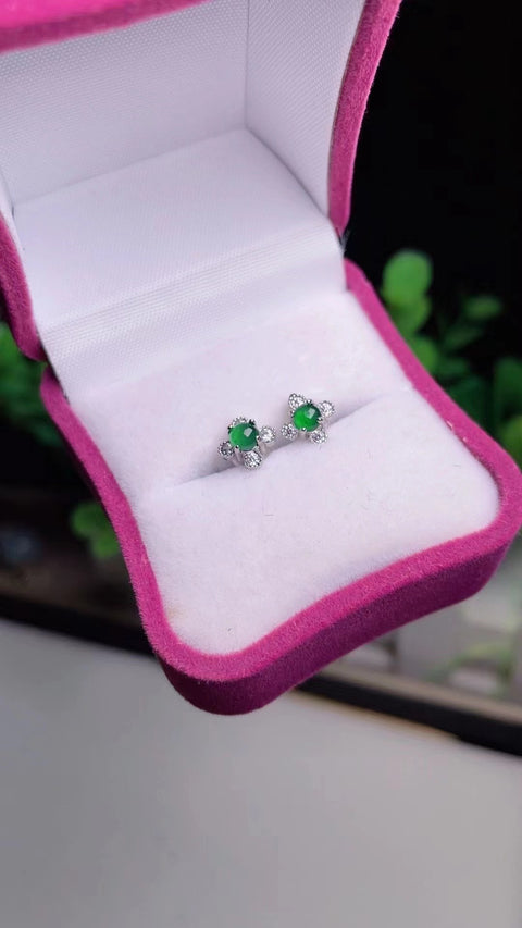 Anting Giok Guatemala Alami Giok bersih dan baru serta hangat dengan pengaturan perak 925 Ukuran 0.3 Sudah termasuk pajak pengiriman.