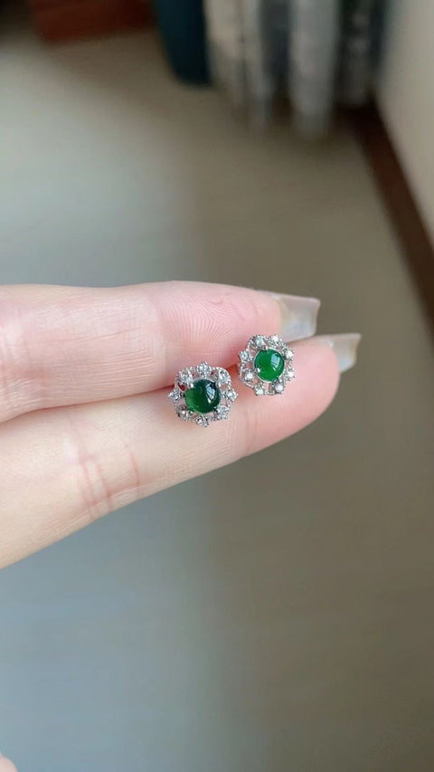 Anting Jadeite Alami Bahan Pit Tua Ukuran 5mm Giok halus dan hangat; Sudah Termasuk Pajak Pengiriman