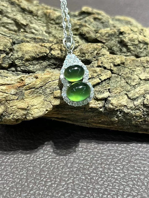 Kalung Labu Giok Alami 925 pengaturan perak Giok bersih, halus dan hangat Ukuran 8 * 7mm + 9 * 8mm Sudah termasuk pajak pengiriman.