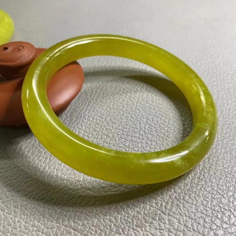 Gelang Giok Giok Emas Murni Cui Giok Alami Ukuran 63-65mm Ukuran 64.9mm Lebar Sisi 11mm Giok ini semuanya terjadi secara alami Pola acak termasuk pajak pengiriman