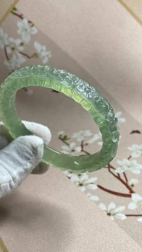 Gelang Sub Gelang Bunga Berukir Indah Ukuran 59-61mm Ukuran 60.6mm Lebar Sisi 11mm Giok semua terjadi secara alami Pola acak Termasuk pajak pengiriman.