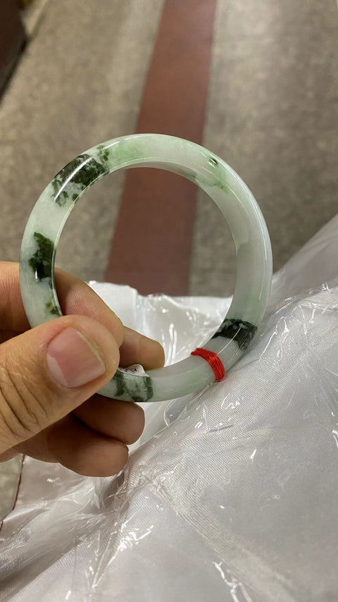 Gelang Batu Giok Alami Ukuran 62mm Lebar Sisi 12.7mm Batu giok adalah batu giok yang terbentuk secara alami Pola acak termasuk pajak pengiriman.