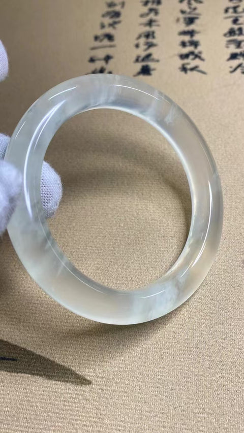 Gelang Badai Salju Giok Cui Alami Ukuran 56-58mm Ukuran 57.5mm Lebar Sisi 10.3mm & nbsp;Giok semuanya terjadi secara alami Pola acak termasuk pajak pengiriman