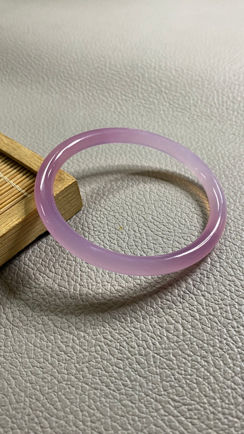 Gelang Garis Kecantikan Chalcedony yang Indah, Ukuran 52-60mm Teksturnya halus dan hangat Batu giok ini terbentuk secara alami Pola-polanya acak Sudah termasuk pajak pengiriman