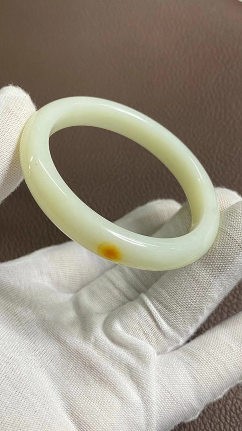 Gelang Putih Tulang Giok Cui Giok Alami Ukuran 52-54mm Ukuran 53.3mm Lebar Sisi 10.5mm Giok semuanya terjadi secara alami Pola acak termasuk pajak pengiriman