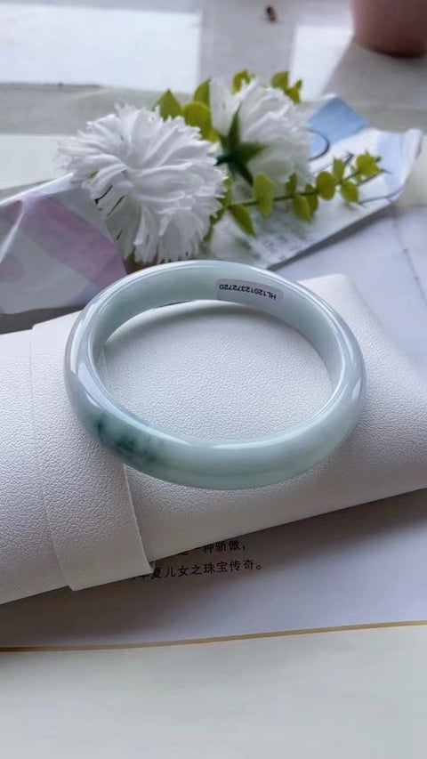 Gelang barang dari batu giok alami Batu giok bersih dan halus serta hangat Pola batu giok yang indah Ukuran 60mm Batu giok terjadi secara alami Pola acak & sudah termasuk pajak pengiriman