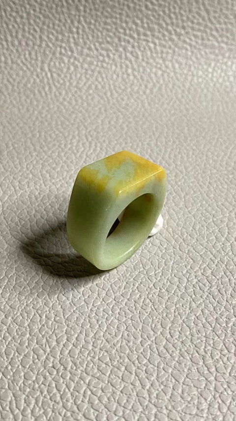 Cincin Giok Bunga Giok Cui Giok Alami Ukuran 18-20mm Giok bersih, halus, hangat dan bergaya.